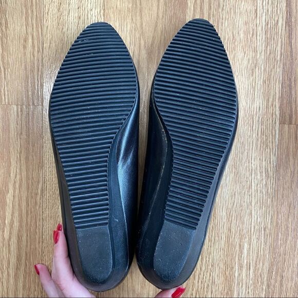 Carriage Court Black Pointy Toe 1" Faux Leather Heels Size 9 - Picture 9 of 10